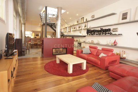 3 bedrooms apartment for sale in Barcelona, Catalonia, Spain № 8286 - photo 2