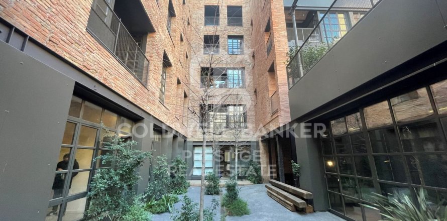 2 bedrooms apartment for sale in Barcelona, Catalonia, Spain № 6075