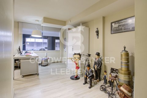 354 sq.m. duplex for sale in Barcelona, Catalonia, Spain № 6073 - photo 12