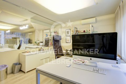354 sq.m. duplex for sale in Barcelona, Catalonia, Spain № 6073 - photo 8