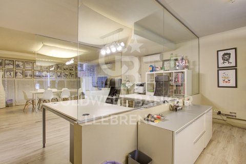 354 sq.m. duplex for sale in Barcelona, Catalonia, Spain № 6073 - photo 4