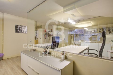 354 sq.m. duplex for sale in Barcelona, Catalonia, Spain № 6073 - photo 6
