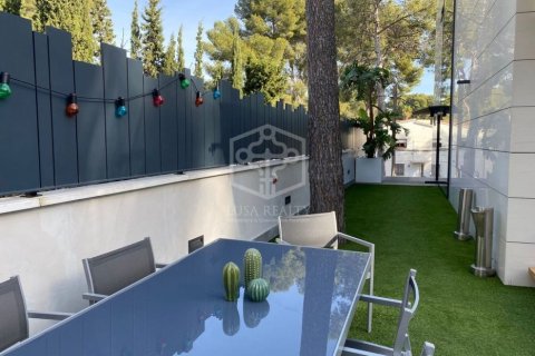 Купить виллу в Кастельдефельс, Испания с 5 спален, 340м², № 928 - фото 23