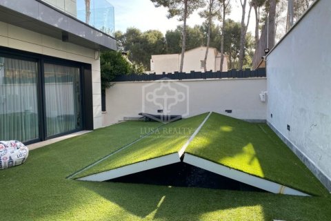 Купить виллу в Кастельдефельс, Испания с 5 спален, 340м², № 928 - фото 21