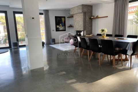 Купить виллу в Кастельдефельс, Испания с 5 спален, 340м², № 928 - фото 4