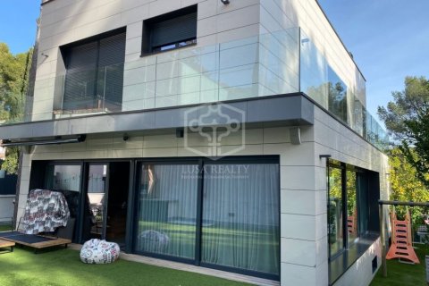 Вилла с 5 спальнями в Кастельдефельсе, Барселона, Каталония, Испания № 928