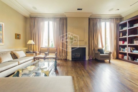 Купить квартиру в Барселона, Испания с 3 спальни, 200м², № 933 - фото 3