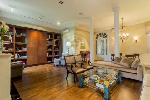 Купить квартиру в Барселона, Испания с 3 спальни, 200м², № 933 - фото 6