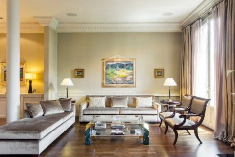 Купить квартиру в Барселона, Испания с 3 спальни, 200м², № 933 - фото 5