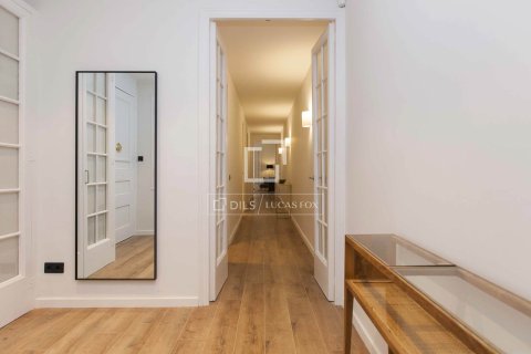 Apartamento de 3 dormitorios en venta en Barcelona, Cataluña, Spain № 3834 - foto 28