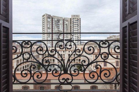 Apartamento de 3 dormitorios en venta en Barcelona, Cataluña, Spain № 3834 - foto 26