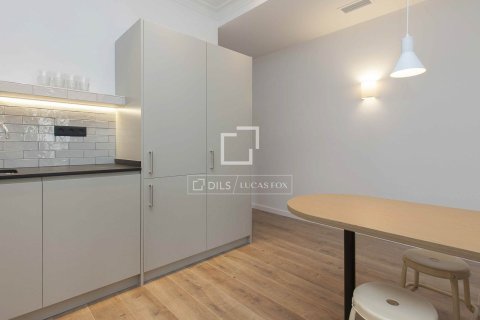 Apartamento de 3 dormitorios en venta en Barcelona, Cataluña, Spain № 3834 - foto 14