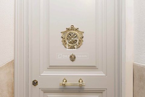 Apartamento de 3 dormitorios en venta en Barcelona, Cataluña, Spain № 3834 - foto 18