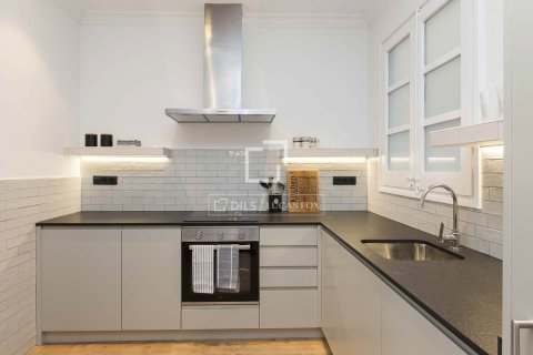 Apartamento de 3 dormitorios en venta en Barcelona, Cataluña, Spain № 3834 - foto 3