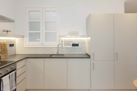 Apartamento de 3 dormitorios en venta en Barcelona, Cataluña, Spain № 3834 - foto 17