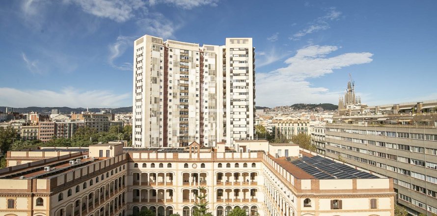 3 bedrooms apartment for sale in Barcelona, Catalonia, Spain № 3835