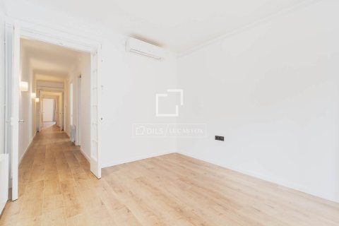 3 bedrooms apartment for sale in Barcelona, Catalonia, Spain № 3835 - photo 5