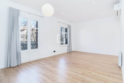 3 bedrooms apartment for sale in Barcelona, Catalonia, Spain № 3835 - photo 3