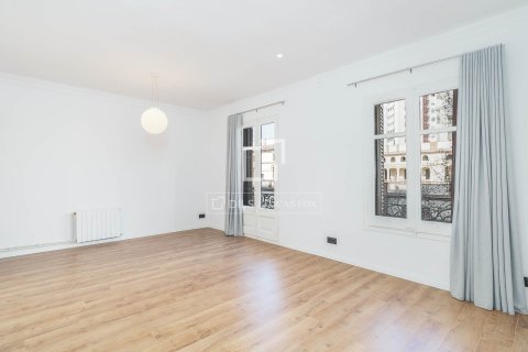 3 bedrooms apartment for sale in Barcelona, Catalonia, Spain № 3835 - photo 2