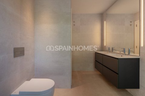 Купить квартиру в Герона, Испания с 4 комнаты, 97м², № 1815 - фото 8