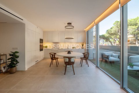 Купить квартиру в Герона, Испания с 4 комнаты, 97м², № 1815 - фото 11