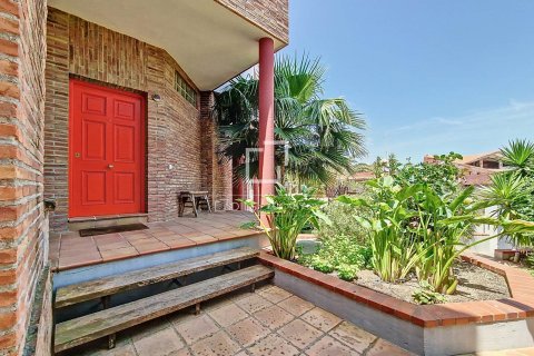 Villa de 5 dormitorios en venta en Vilanova i la Geltrú, Barcelona, Cataluña, Spain № 3899 - foto 6