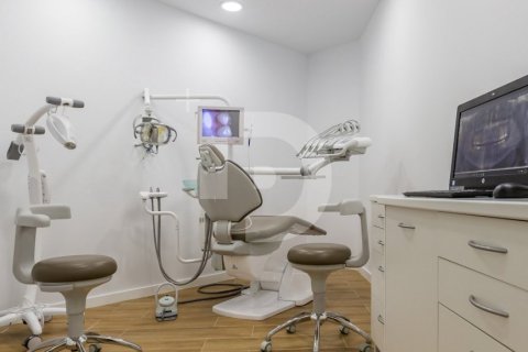 418 m² commercial property à vendre à Barcelona, Catalonia, Spain № 5190 - photo 10