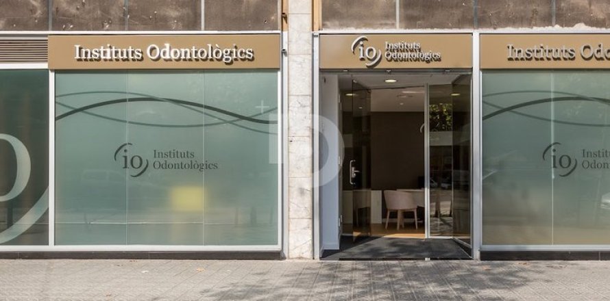 418 m² commercial property à vendre à Barcelona, Catalonia, Spain № 5190