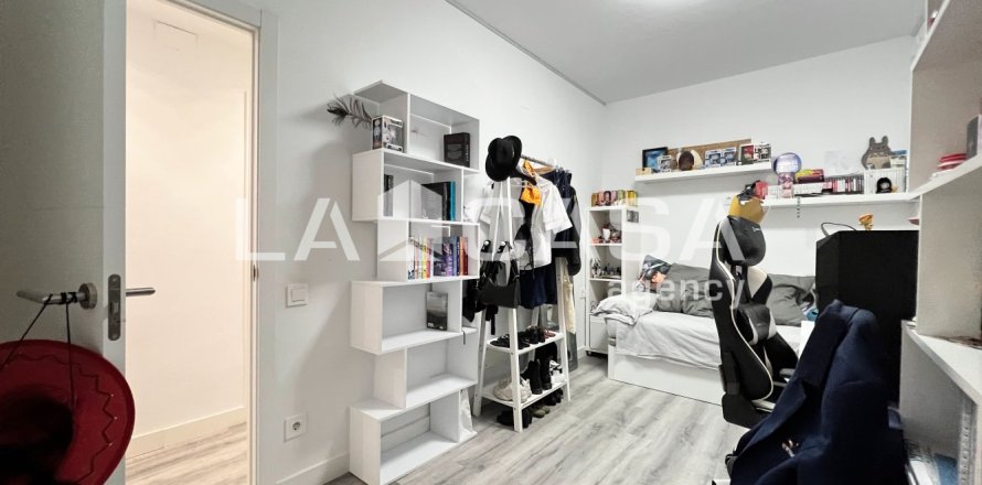 Квартира с 4 спальнями в Бадалоне, Барселона, Каталония, Испания № 2146