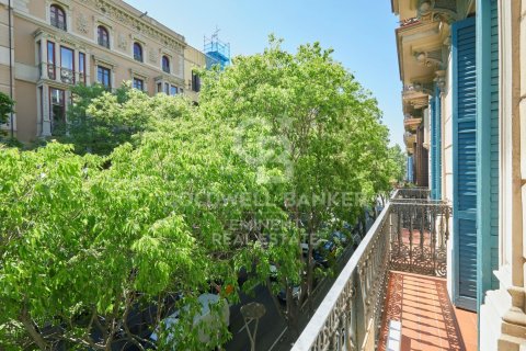 Купить квартиру в Барселона, Испания с 3 спальни, 124м², № 5842 - фото 2