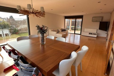 4 bedrooms villa for sale in Alpicat, Lleida, Catalonia, Spain № 5844 - photo 10