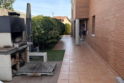 4 bedrooms villa for sale in Alpicat, Lleida, Catalonia, Spain № 5844 - photo 5