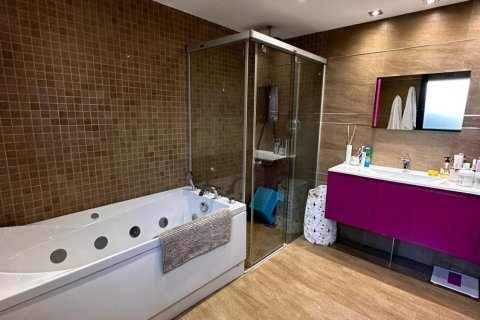 4 bedrooms villa for sale in Alpicat, Lleida, Catalonia, Spain № 5844 - photo 21