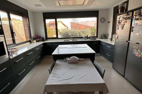 4 bedrooms villa for sale in Alpicat, Lleida, Catalonia, Spain № 5844 - photo 12