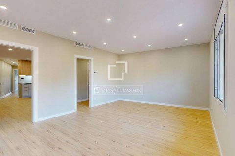 3 bedrooms apartment for sale in Barcelona, Catalonia, Spain № 6276 - photo 12