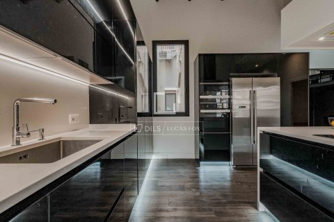 Купить квартиру в Барселона, Испания с 3 спальни, 212м², № 6280 - фото 4