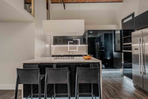 Купить квартиру в Барселона, Испания с 3 спальни, 212м², № 6280 - фото 2