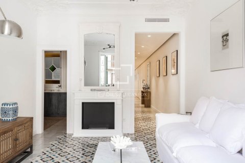 3 bedrooms apartment for sale in Barcelona, Catalonia, Spain № 6275 - photo 3