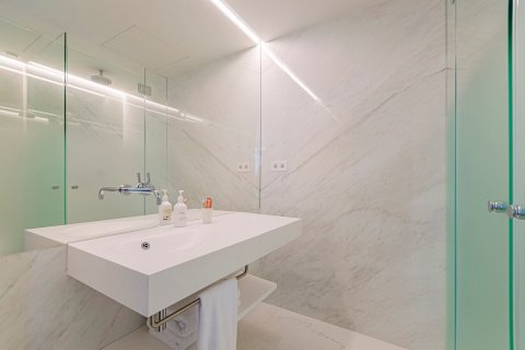 Apartamento de 3 dormitorios en venta en Barcelona, Cataluña, Spain № 3601 - foto 12