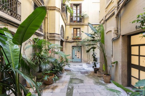 Apartamento de 2 dormitorios en venta en Barcelona, Cataluña, Spain № 6926 - foto 26