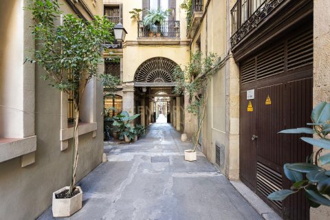 Apartamento de 2 dormitorios en venta en Barcelona, Cataluña, Spain № 6926 - foto 28