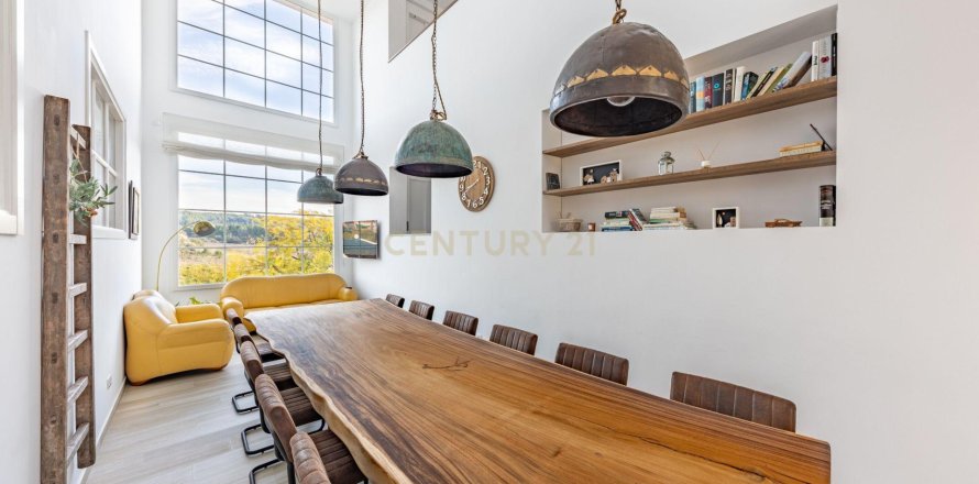 Сasa de 6 dormitorios en venta en Torrelavit, Barcelona, Cataluña, Spain № 6923