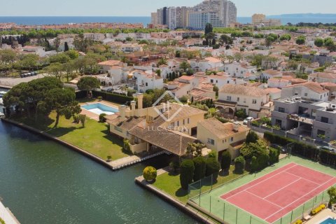 Земельный участок 500м² в Эмпуриабраве, Герона, Каталония, Испания № 2713