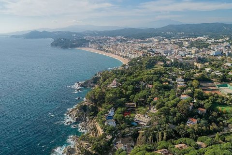 Купить дом в Льорет-де-Мар, Испания с 7 комнат, № 1534 - фото 3