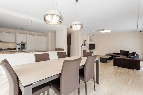 Купить дом в Льорет-де-Мар, Испания с 7 комнат, № 1534 - фото 5