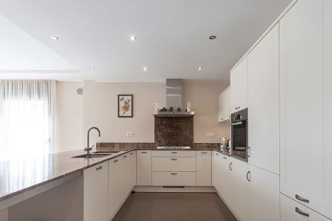 Купить дом в Льорет-де-Мар, Испания с 7 комнат, № 1534 - фото 11