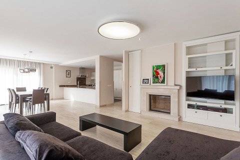 Купить дом в Льорет-де-Мар, Испания с 7 комнат, № 1534 - фото 4