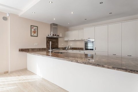 Купить дом в Льорет-де-Мар, Испания с 7 комнат, № 1534 - фото 9