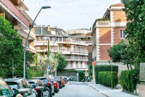 Купить квартиру в Барселона, Испания с 6 комнат, № 1535 - фото 11