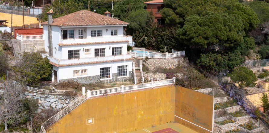 5 bedrooms villa for sale in Premia De Dalt, Barcelona, Catalonia, Spain № 3924